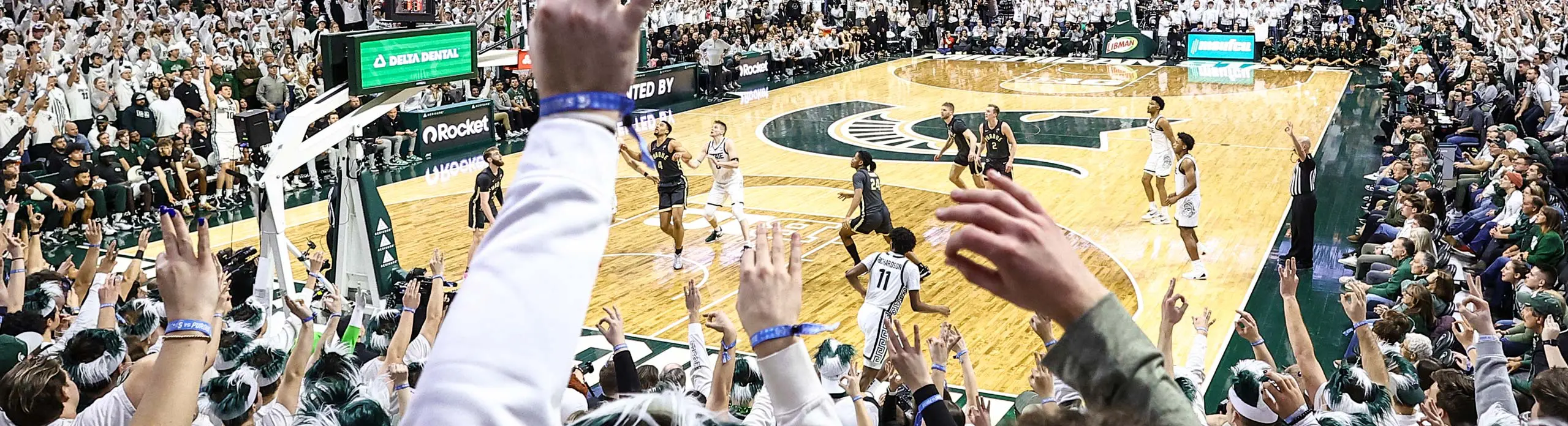 Full basketball arena